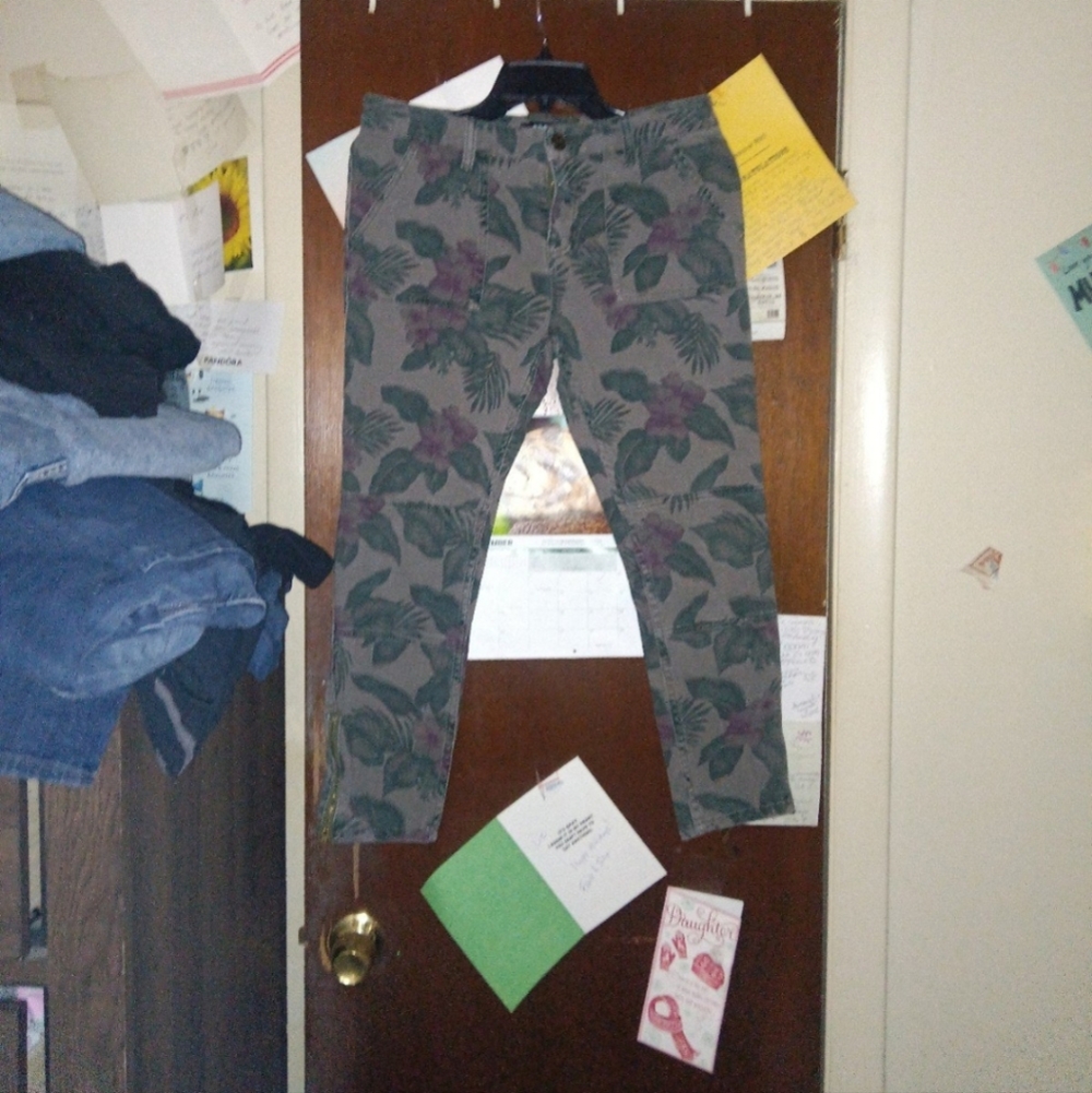 BDG urban outfitters leaf print jeans